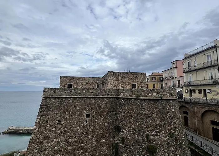 Dimora San Francesco Calabro * بيتسو